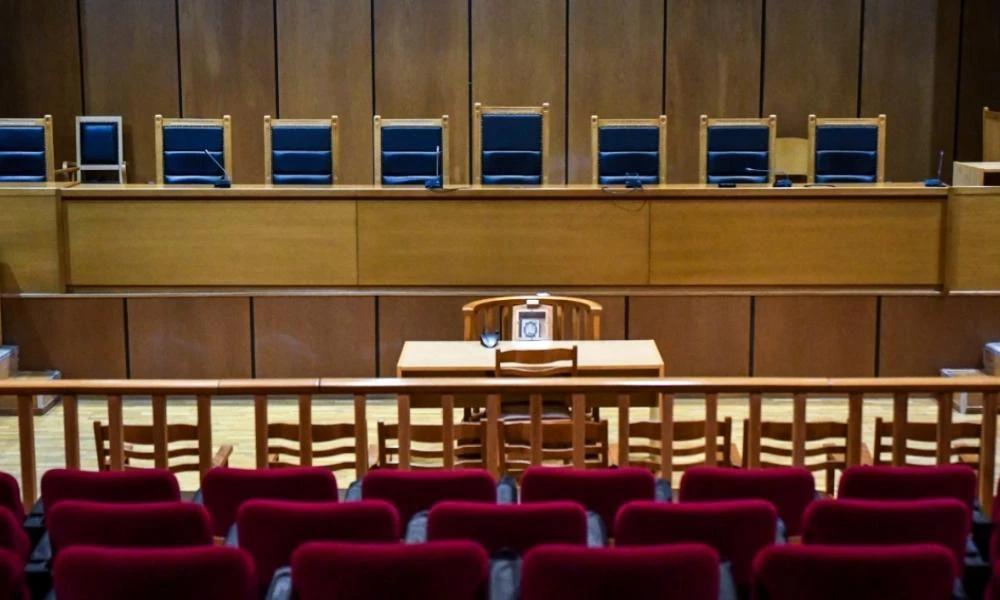 Σε επιφυλακή οι δικηγορικοί σύλλογοι για τα νέα φορολογικά μέτρα